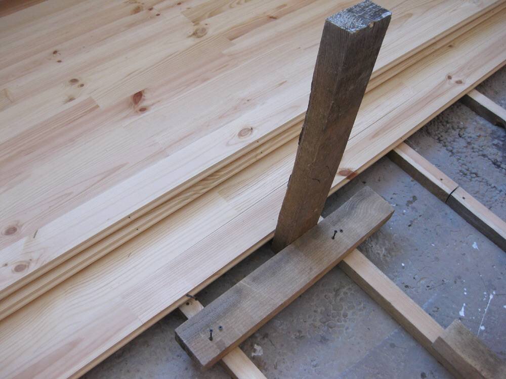 Крепеж половой доски (источник фото: Яндекс.Картинки)