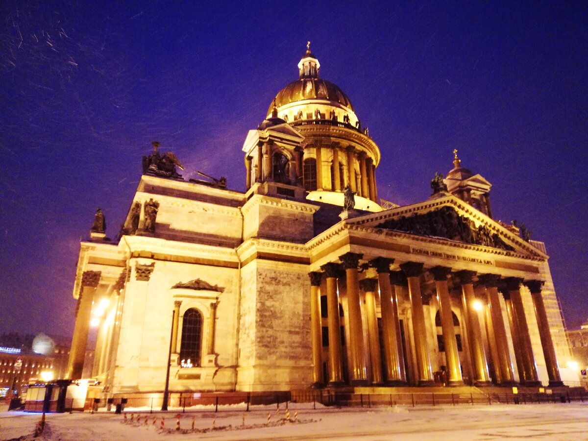 Пустынный Питер в 6 утра 1 января был особенно хорош)