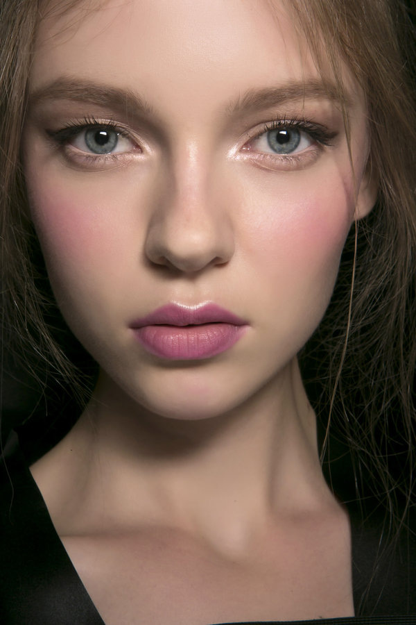 Пример нанесения румян