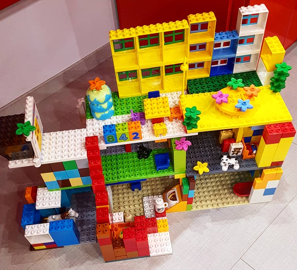 Самоделка от детей в возрасте 10 и 8 лет @lego_duplo_russia (Instagram)
