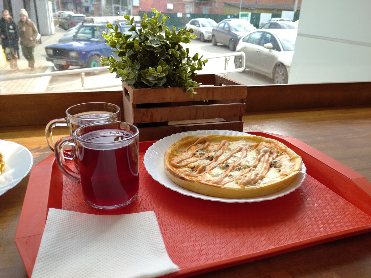 Сборная пицца и компоты