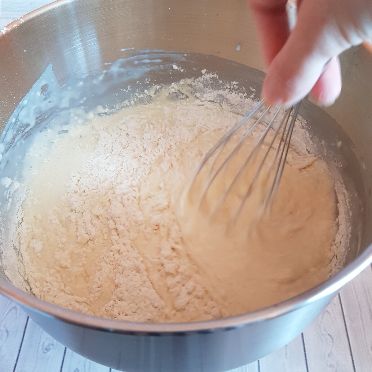 Тесто на литре кефира. Тесто на оладьи. Тесто на кефире и масло. Как сделать масло из кефира. Как приготовить маникюр на кефире простой и быстрый.
