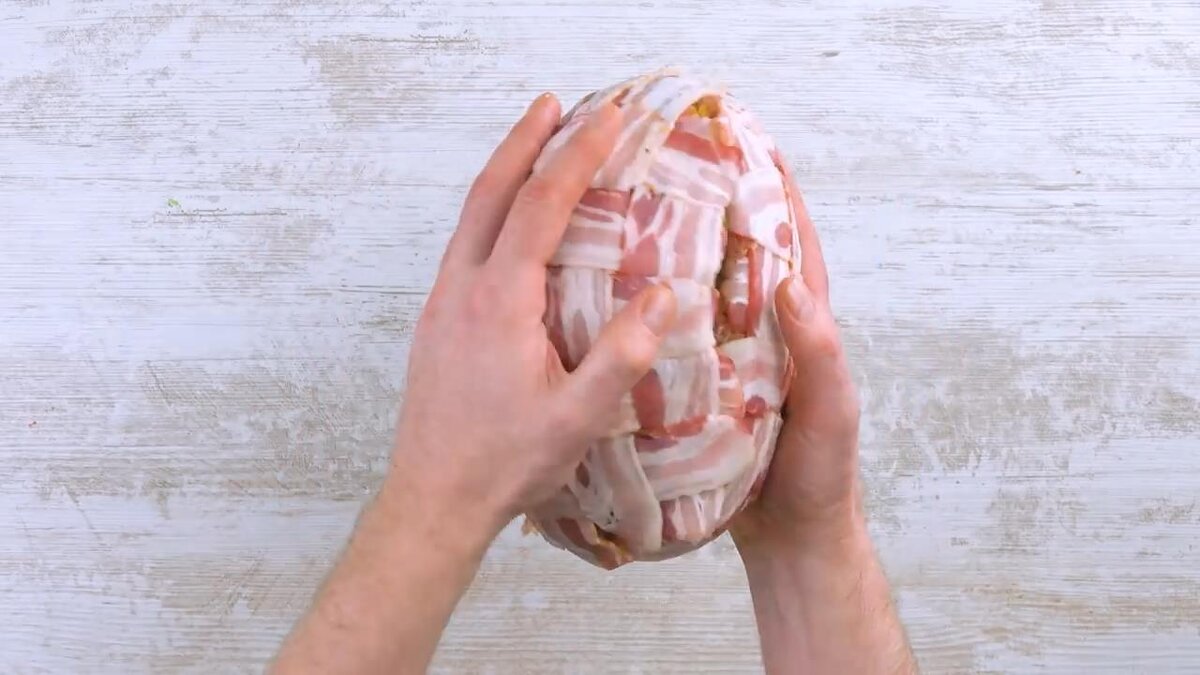 Мясной пирог "Пасхальное яйцо".