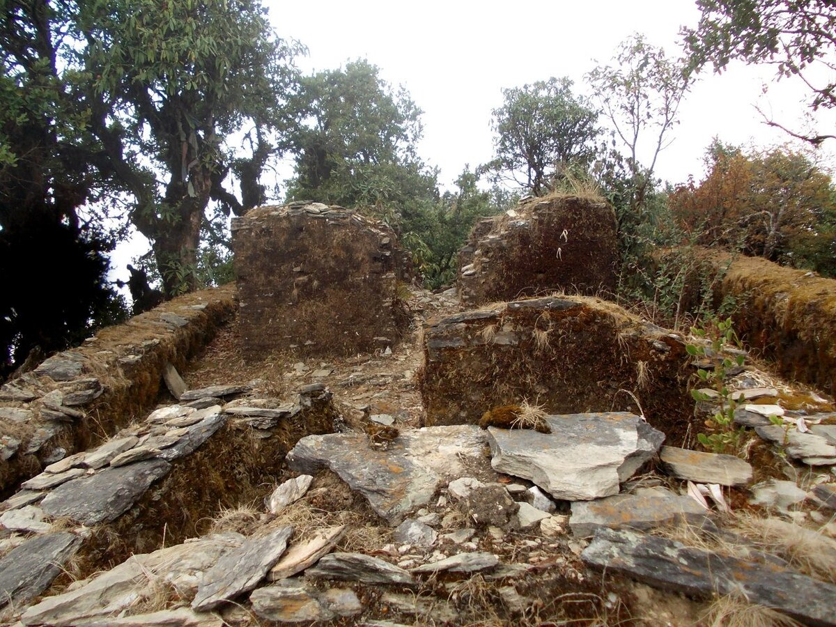 развалины древнего монастыря