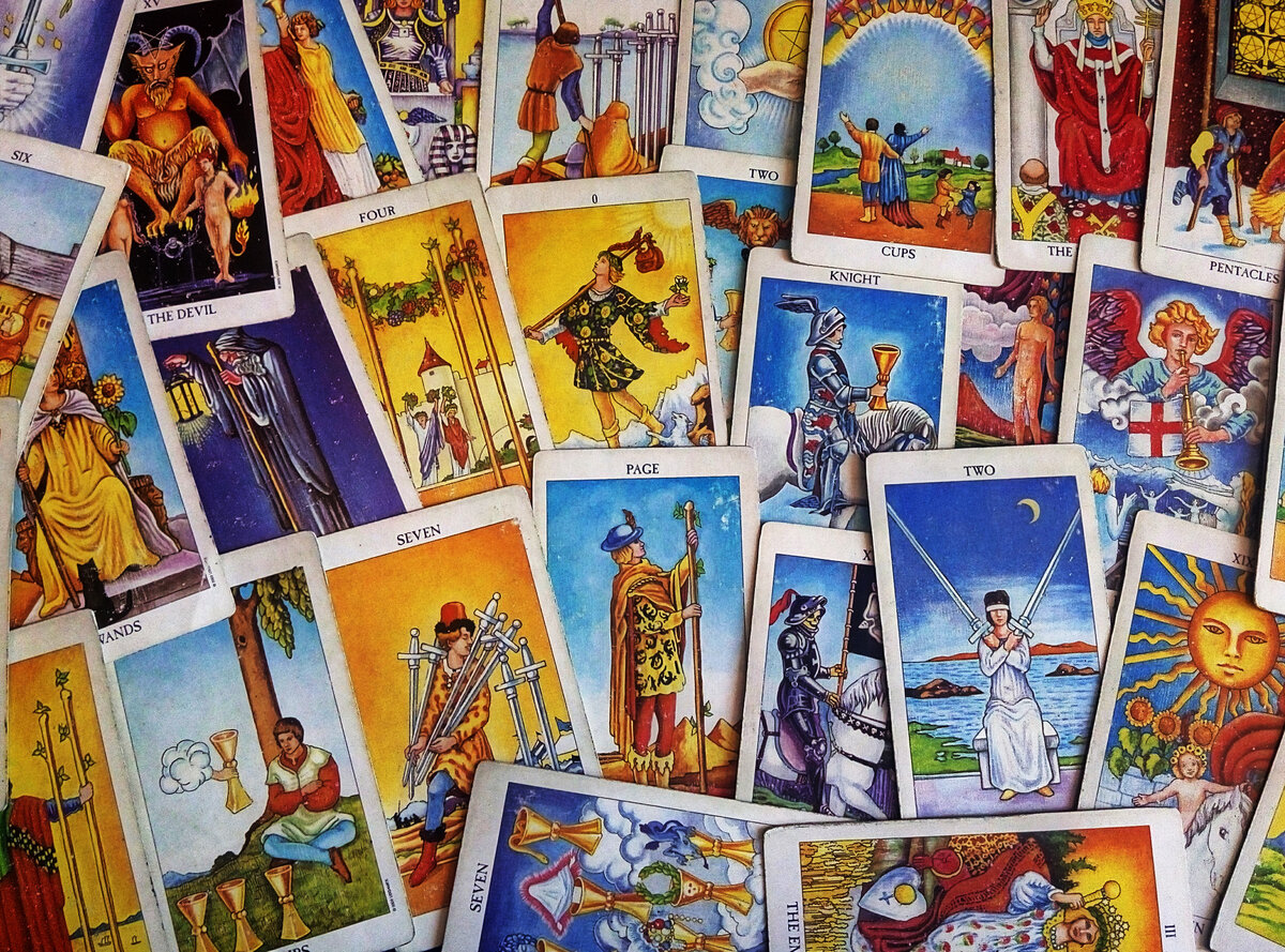 Мой раритет, который все еще помогает мне делать реалистичные расклады :)