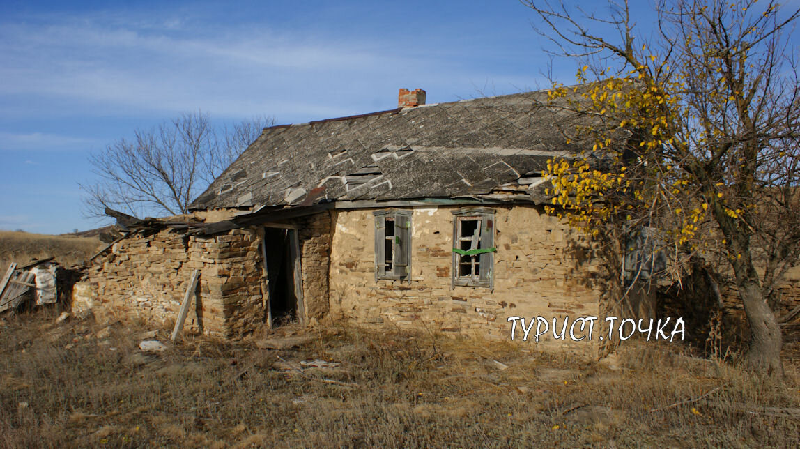 Заброшенный дом в хуторе Дядин