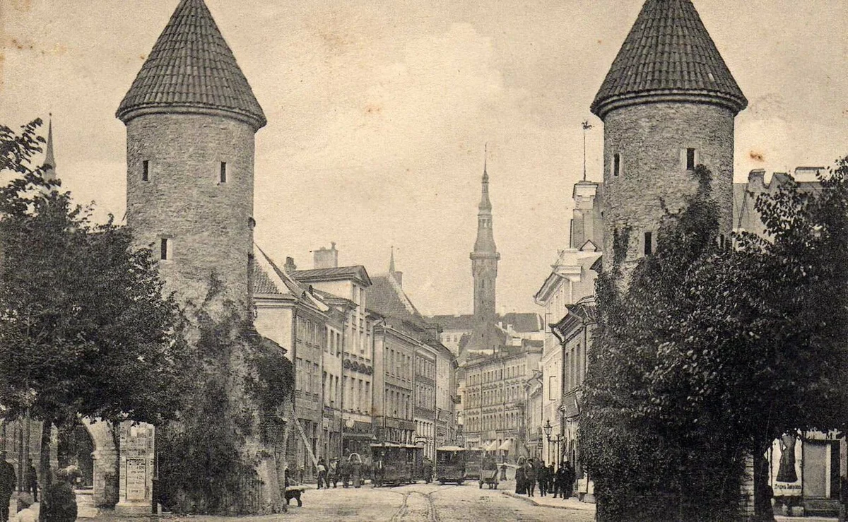 Таллин старый город ратуша. Таллин). Улица виру в таллине. Центр эстонии. Эстония путешествие.