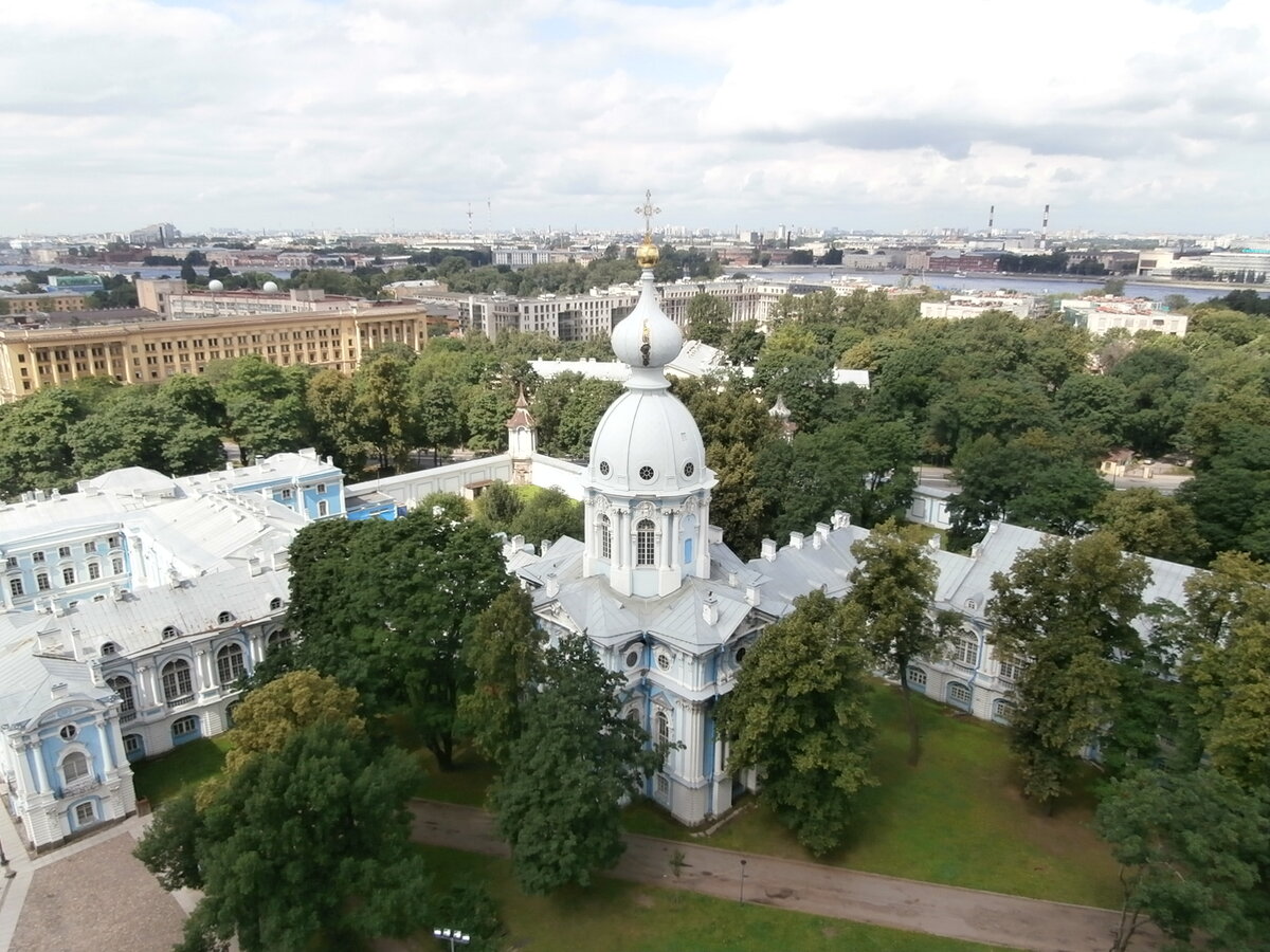 Каждый день я ходила по этим коридорам 