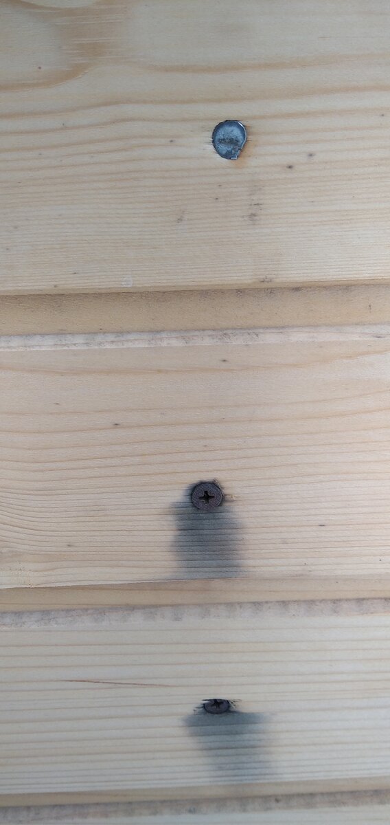 Стена из вагонки по прошествии полугода 