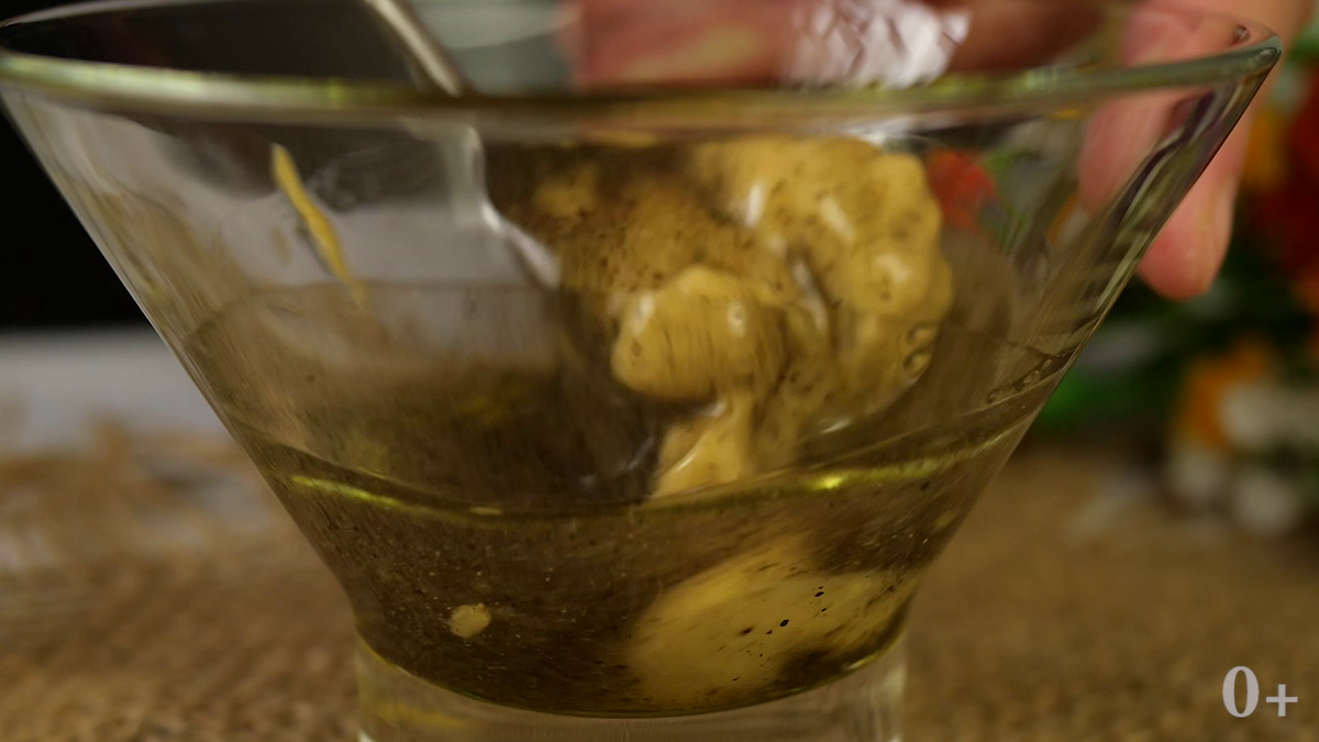 Салат на 8 Марта «КРАСОТКА» с грушей и курицей нереально вкусно. Нежный, яркий, готовится без майонеза. Удивление гостей гарантировано! Рецепт просто бомба. Настоящее объедение.-13