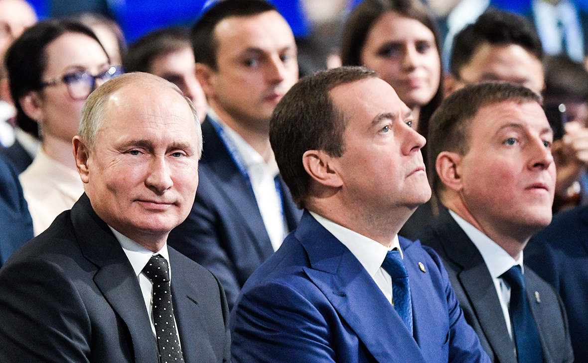 Владимир Путин, Дмитрий Медведев и Андрей Турчак (Фото: Алексей Дружинин / ТАСС)
