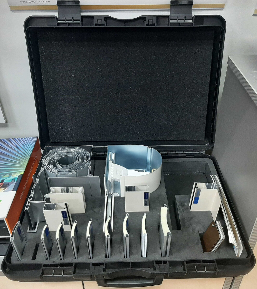 Чемодан для демонстрации на выездах