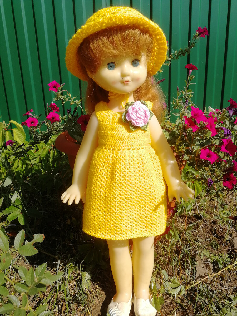 Ксюша в обновках. Брошка снимается, есть видео- МК по вязанию