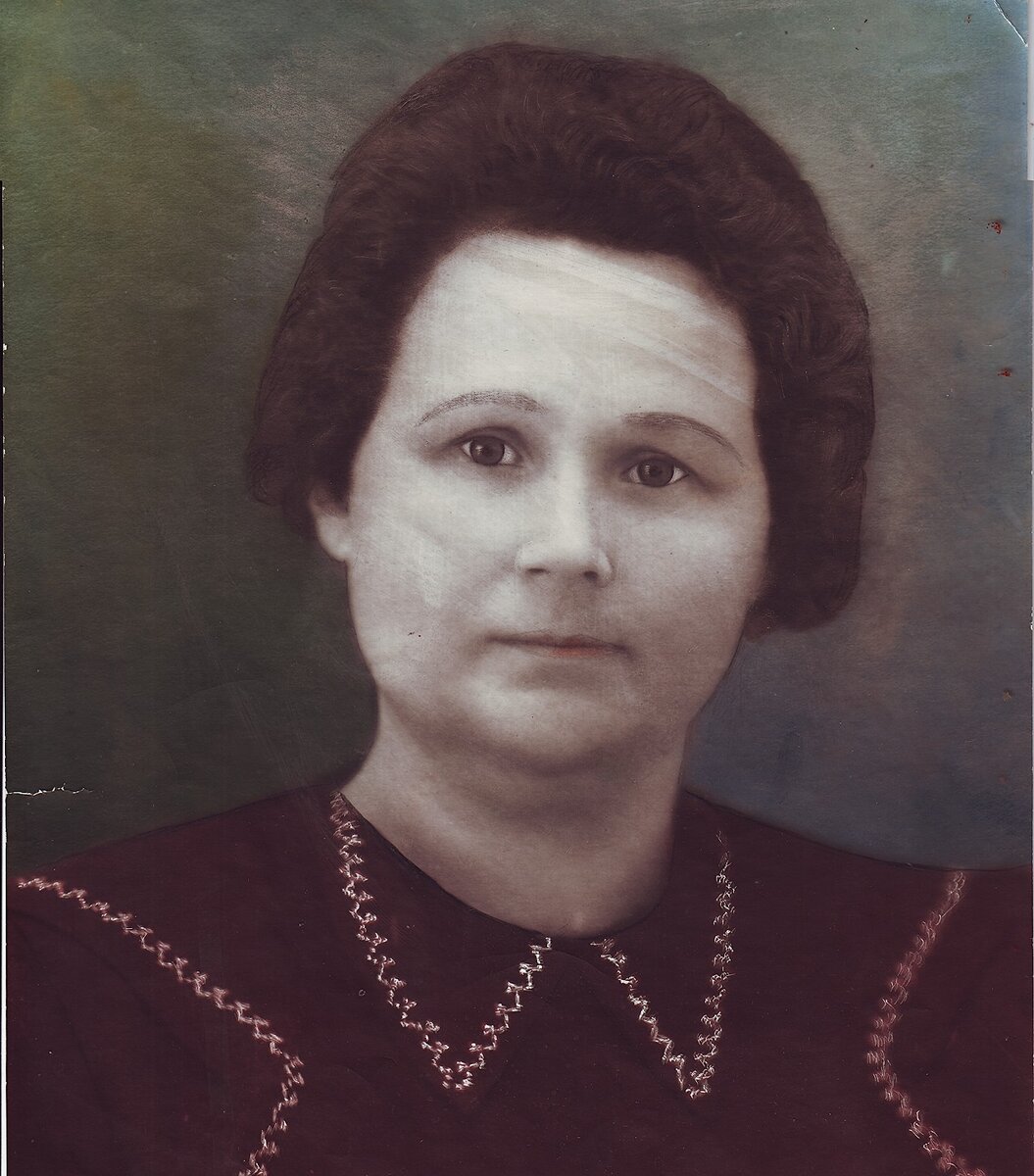 Как сейчас некоторые костерят Путина, так бабушка Тая в свое время костерила Брежнева и политбюро теми же словами за мизерную советскую пенсию.