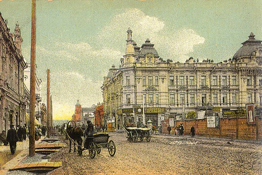 площадь минутка грозный 1995. центральная улица красноярска. центра города во времена. владивосток площадь центр. сталинград после войны 1945.