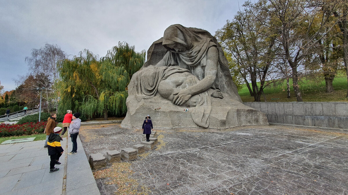 Озеро слез. Мамаев курган