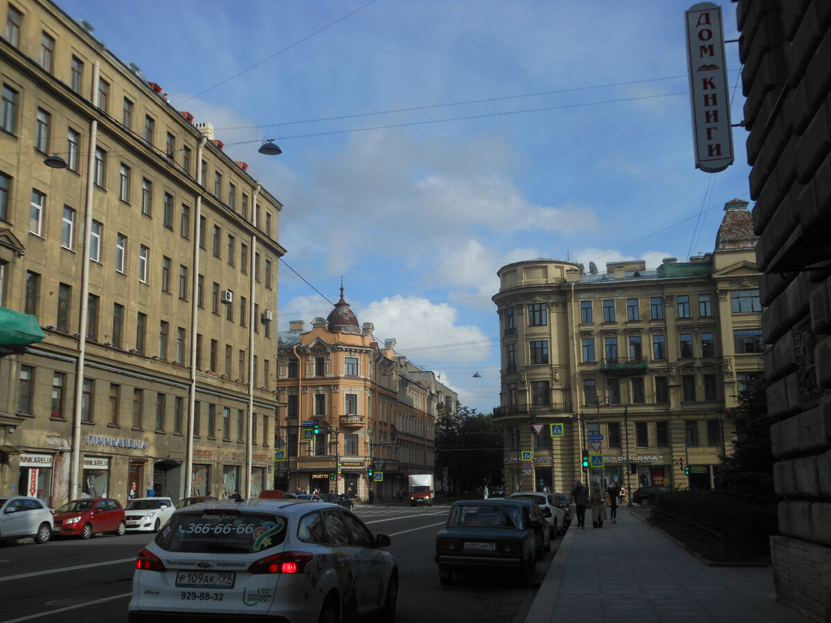 Угол ул. Ленина и Большого пр. П. С.
