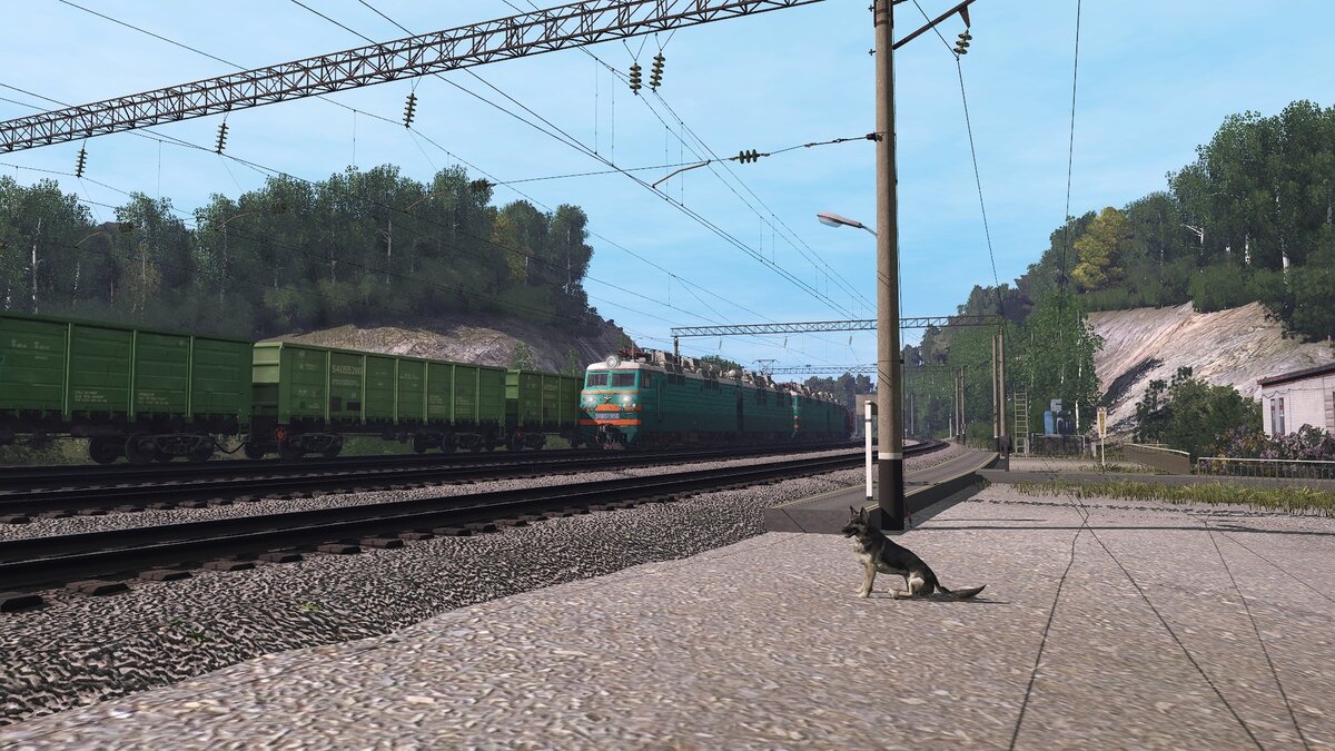 ВЛ80с с грузовым составом прибывает на станцию Урал-Тау. 