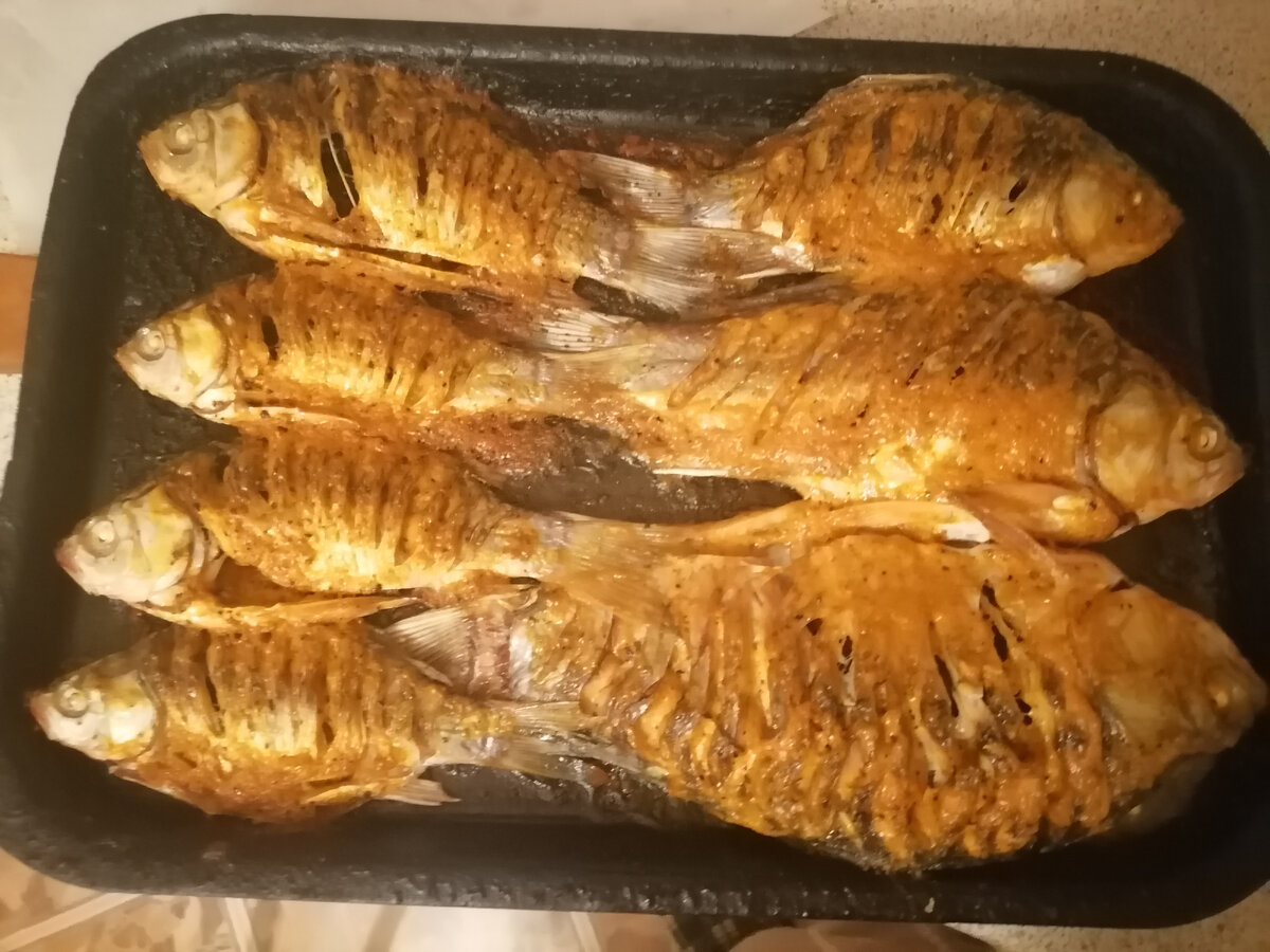 Карась в духовке: рецепт сочной запеченной рыбки