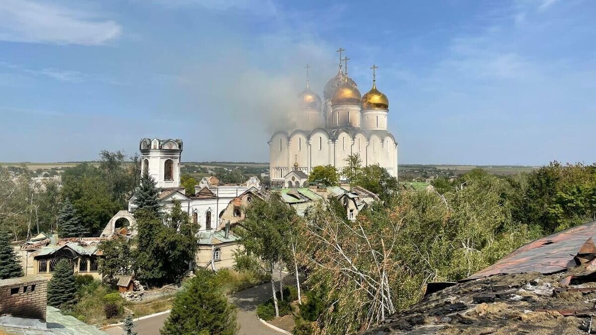    Обстрел Успенского храма Свято-успенского Николо-Васильевского монастыря в селе Никольское© Фото : Штаб территориальной обороны ДНР