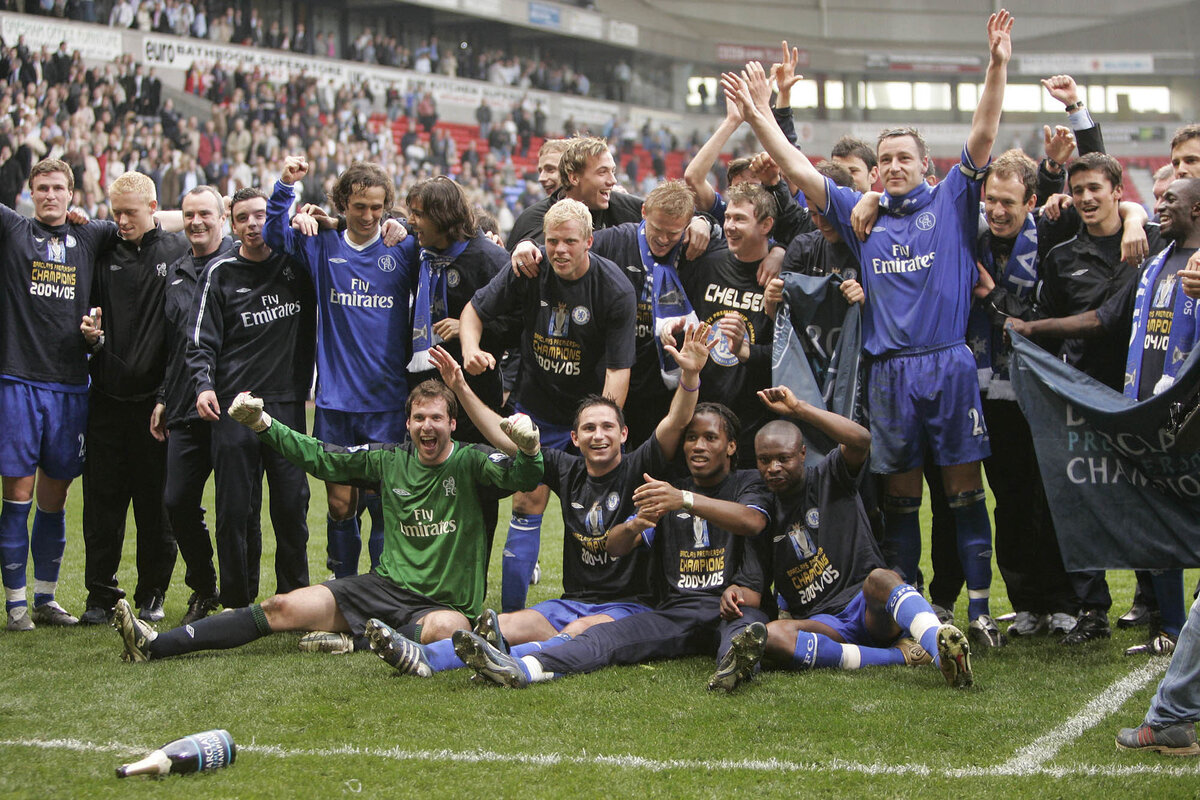     Английская Премьер-лига — впервые при Абрамовиче (и вообще) выиграли в 2005 году (тренер — Жозе Моуринью). Затем выигрывали в 2006,2010,2015 и 2017 годах.