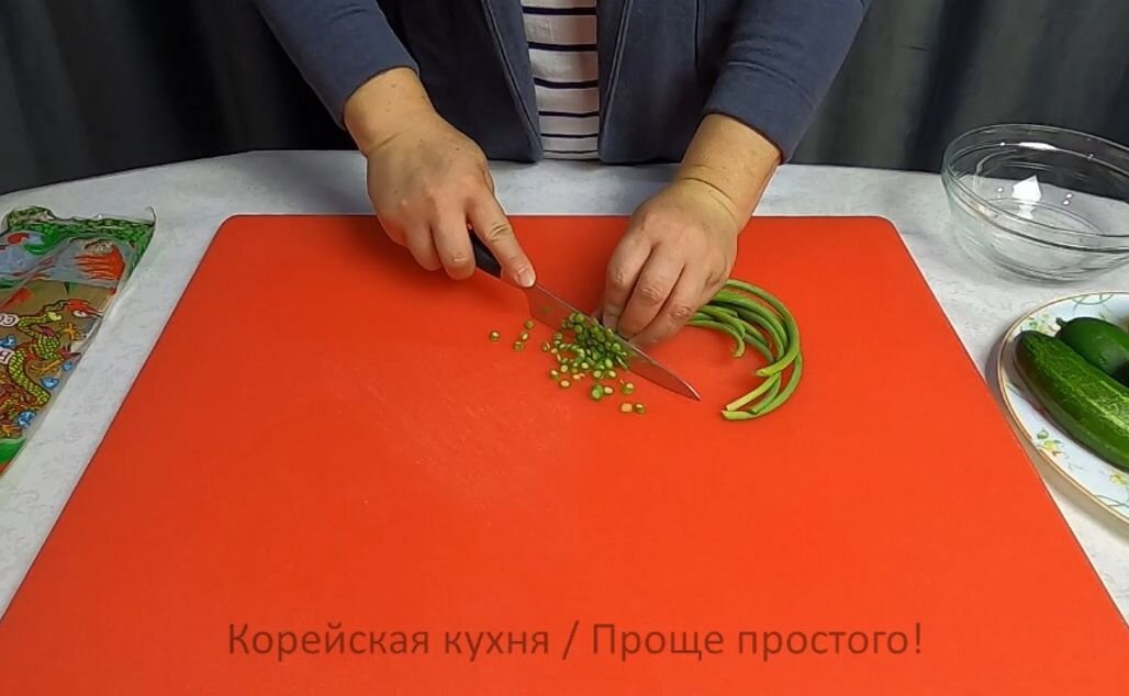 Корейский салат из огурцов и мяса