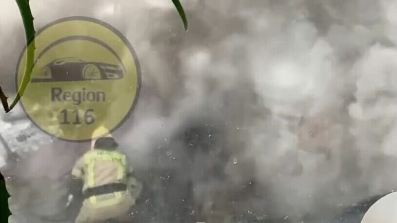     В Казани на проспекте Ямашева произошел пожар. По словам очевидцев в социальных сетях, он разгорался несколько раз. Публикации появились в Telegram-канале Region116.