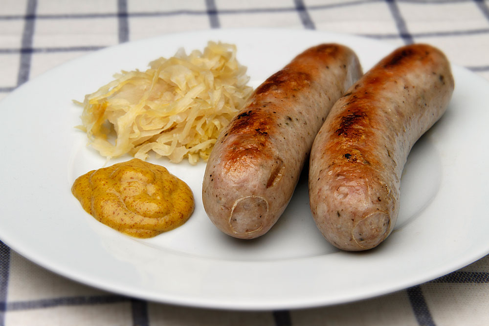 Немецкие сар. Братвурст (Bratwurst).. Колбаса братвурст Германия. Сосиски братвурст. Немецкая колбаса братвурст / Bratwurst..