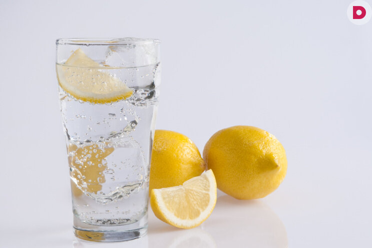 Лимонная вода по утрам: пить или не пить