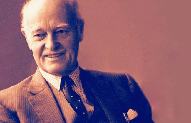 Джордж Фрост Кеннан — американский дипломат, политолог и историк, основатель Института Кеннана. Наиболее известен как «архитектор Холодной войны», идейный отец «политики сдерживания» и доктрины Трумэна. Автор трудов по истории взаимоотношений России и стран Запада. Умер в 2005 году, ему было 101 год.