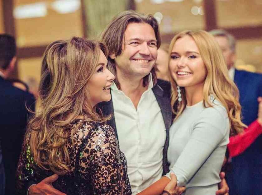 
47-летний Дмитрий Маликов и его супруга Елена во второй раз стали родителями в январе этого года. Ребенка выносила и родила суррогатная мать, передают Новости в Мире
