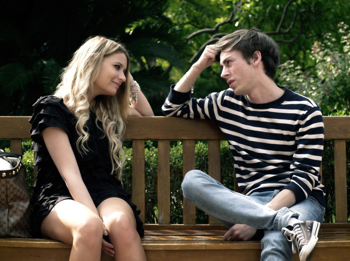 Мужчина как и машина должен быть. Подкаты к мальчикам. У меня парень у него жена. Одна любовь на всю жизнь. Девушка и парень с надписью.