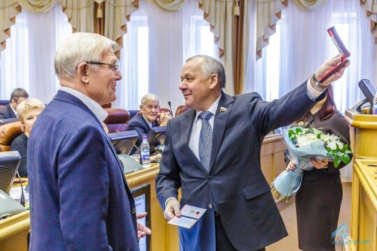 
Лукин Валерий, Шуба Виталий, 16 сессия Законодательного собрания Иркутской области, 12 ноября 2014 года., фотограф: Александр Новиков © Проект "Лица Сибири"