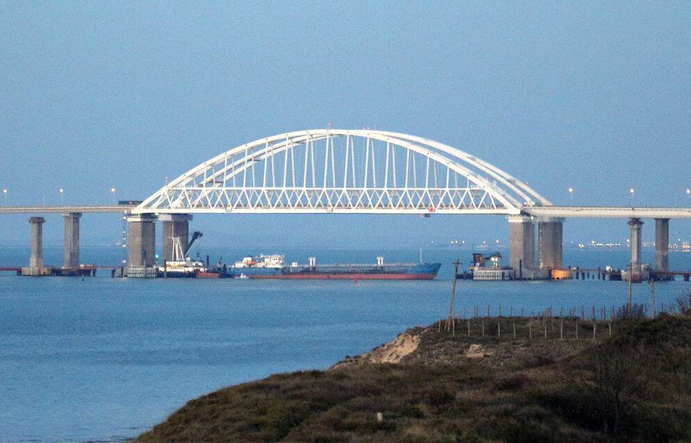 Заблокированный пролив