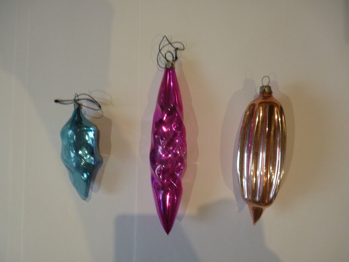 Елочные игрушки-«сосульки».