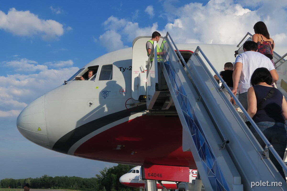 Самолет воронеж красноярск. Полет на самолете Воронеж. Red Wings фото из самолета. B772 самолет. Дюжикова а. (ред.) "самолеты".