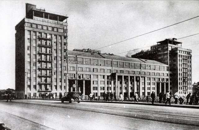 Даже в наше время обладать квартирой в доме, построенном для элиты СССР - признак принадлежности к высшим слоям населения.