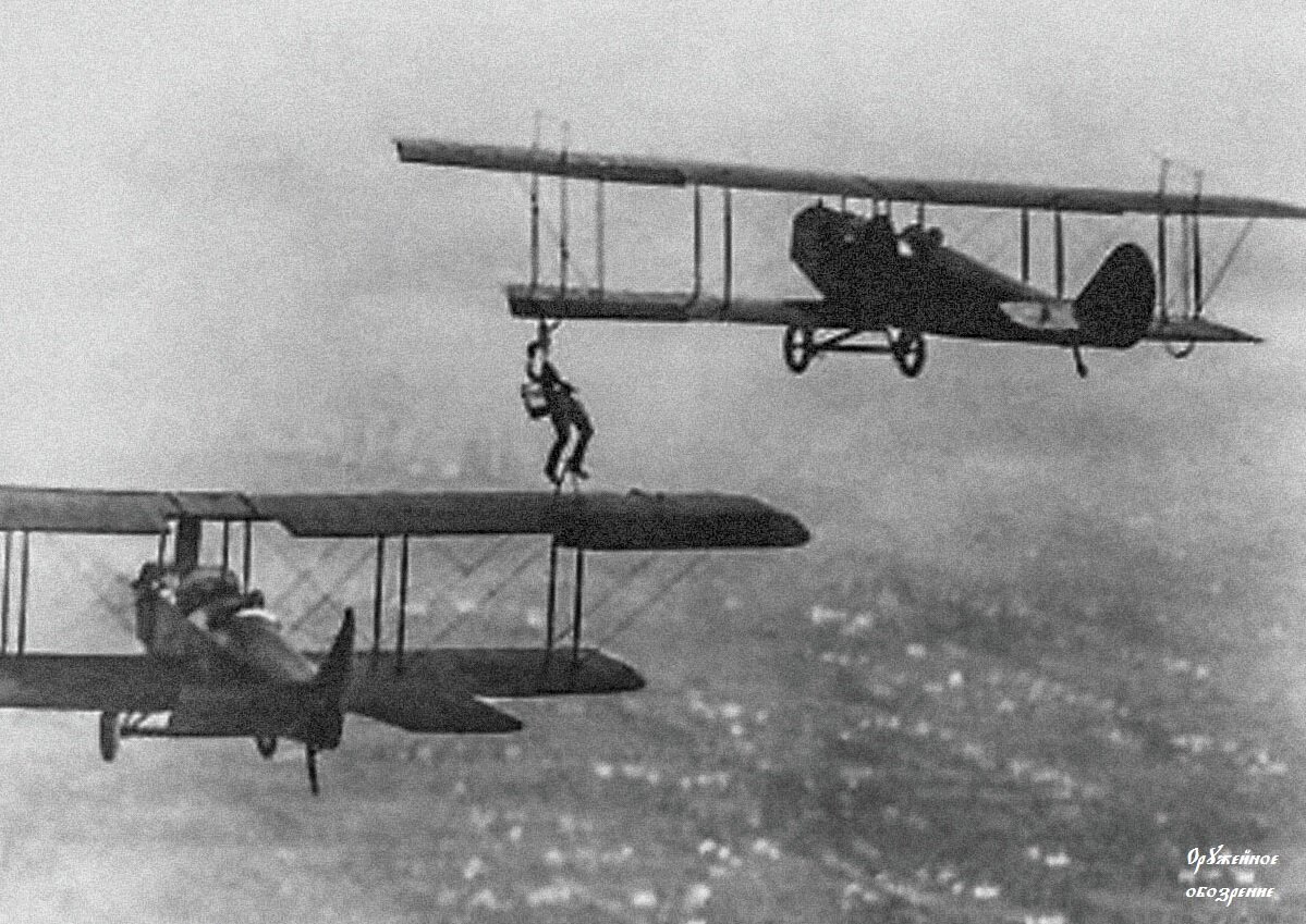                                        Уэсли Мэй во время первой «дозаправки» в воздухе