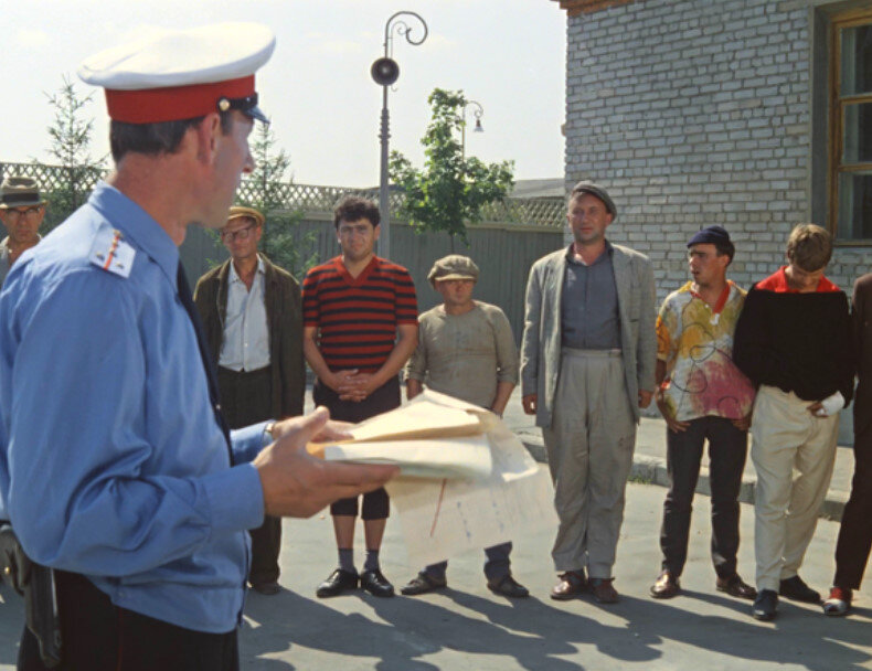 Кадр из фильма "Операция "Ы" и другие приключения Шурика"                         