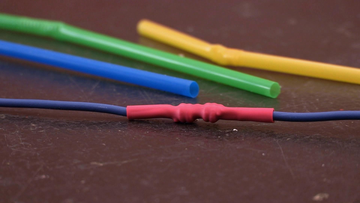 Термоусадочная трубка используется для наращивания кабелей, проходящих в воде или под землей