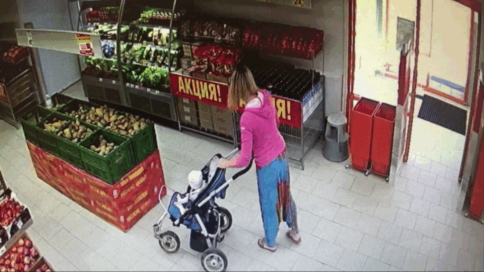 Если класть товар прямо в коляску, то это будет сильно бросаться в глаза