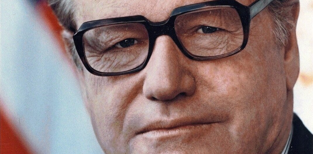 Нелсън Олдрич Рокфелер (на английски: Nelson Rockefeller) е американски политик и бизнесмен служил като 41-ви Вицепрезидент на САЩ.