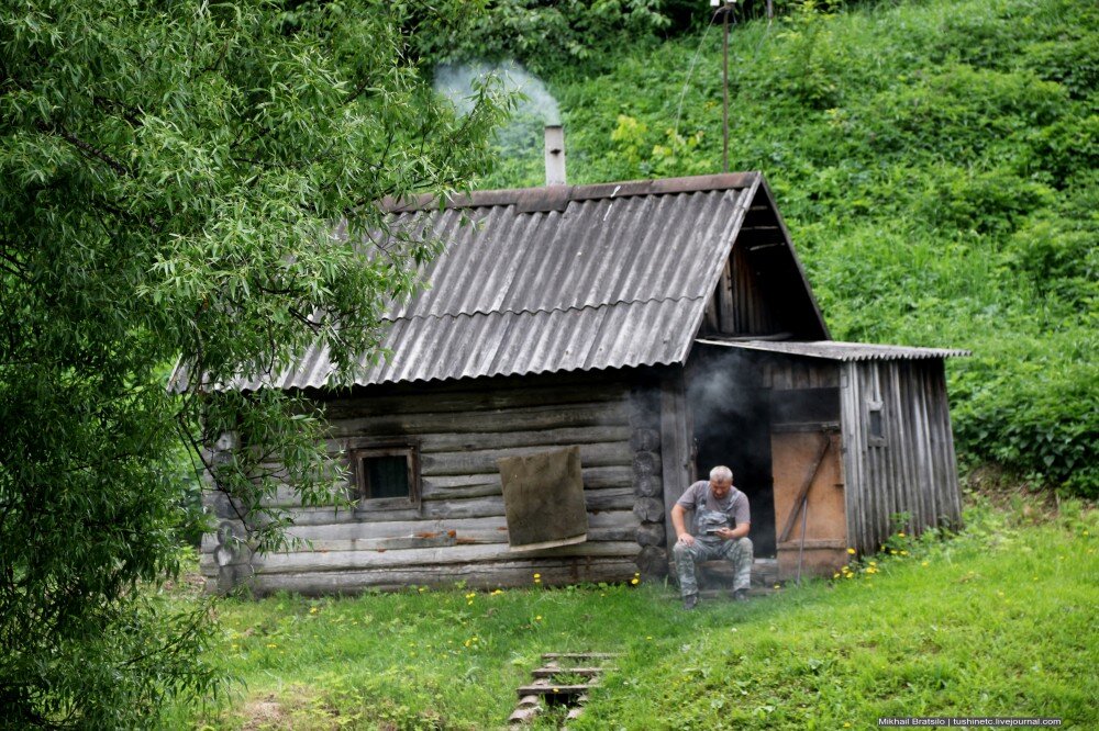 Слушать затопи мне баньку. Баня в деревне. Русская баня в деревне. Деревенская баня. Баня по черному.