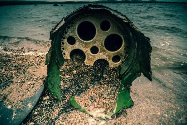 Обнаружили фрагмент «ракеты» на берегу Баренцева моря
