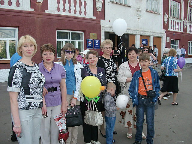 В родном городе Ртищево с первой учительницей.
