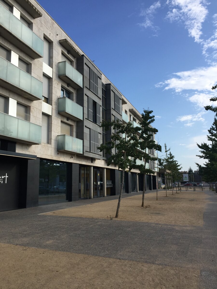 Новостройка в Жироне напротив вокзала