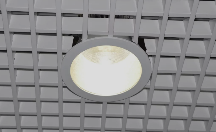 Проблемы монтажа прямоугольных светильников на натяжной потолок
