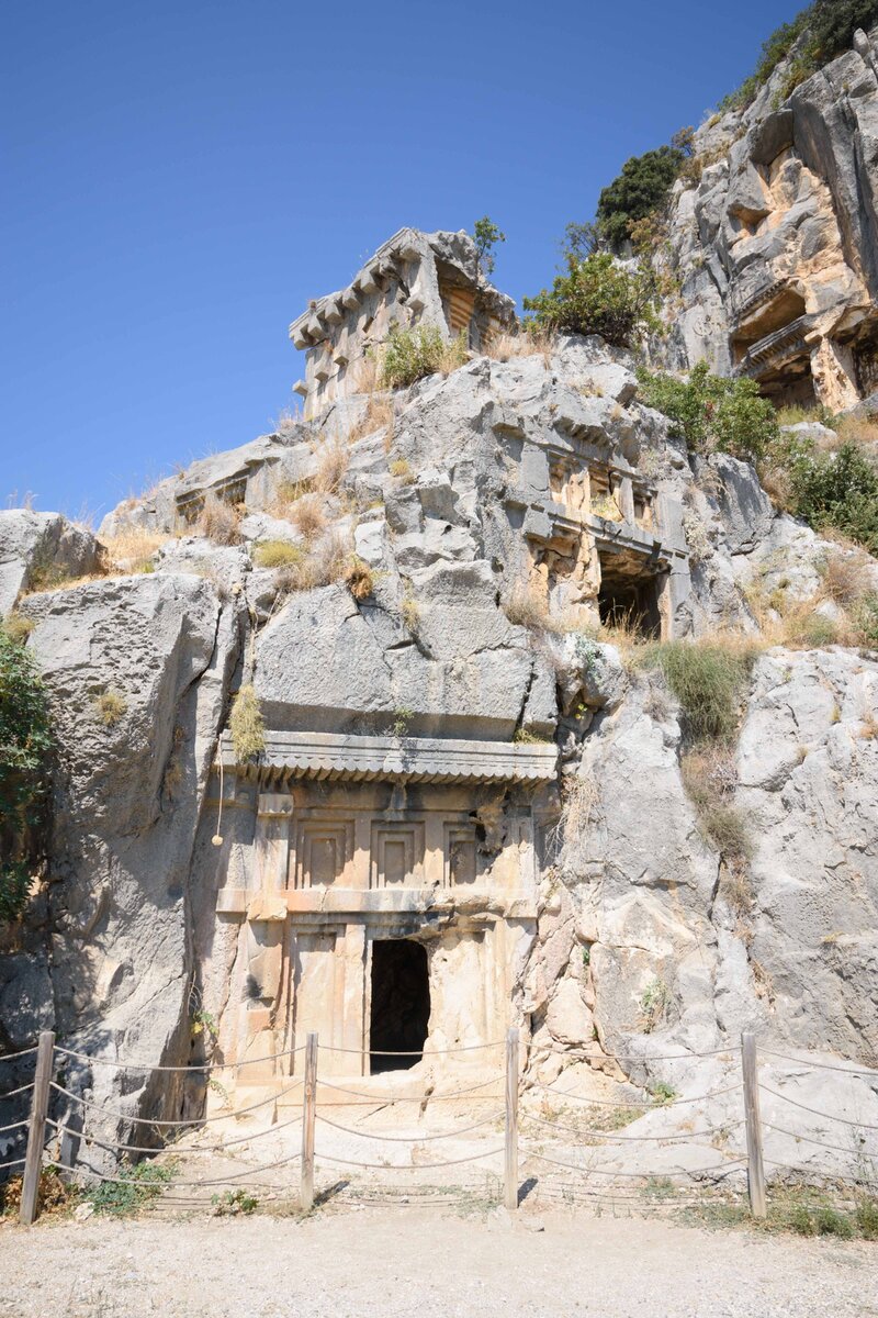 Как бы деревянные балки в крыше гробницы