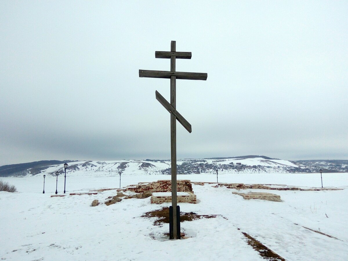 Памятник иуде в свияжске фото