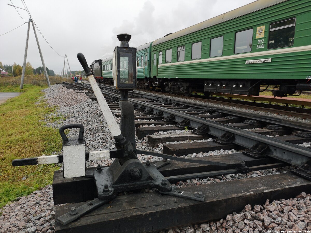 Назад в будущее: РЖД спустя 40 лет запустили пассажирский поезд под паровозом по заповедной железной дороге